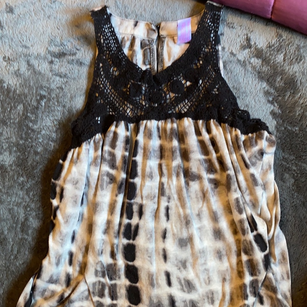 Black and white pattern tank top